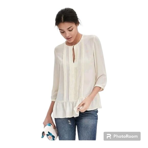 Banana Republic Womens size xs Cream Flutter Hem Pintuck Pleat Blouse Shirt - Picture 1 of 8